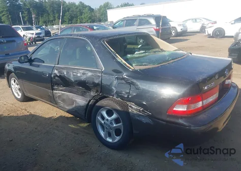 2001 Lexus Es 300 из США, поврежденный, VIN JT8BF28G215110362